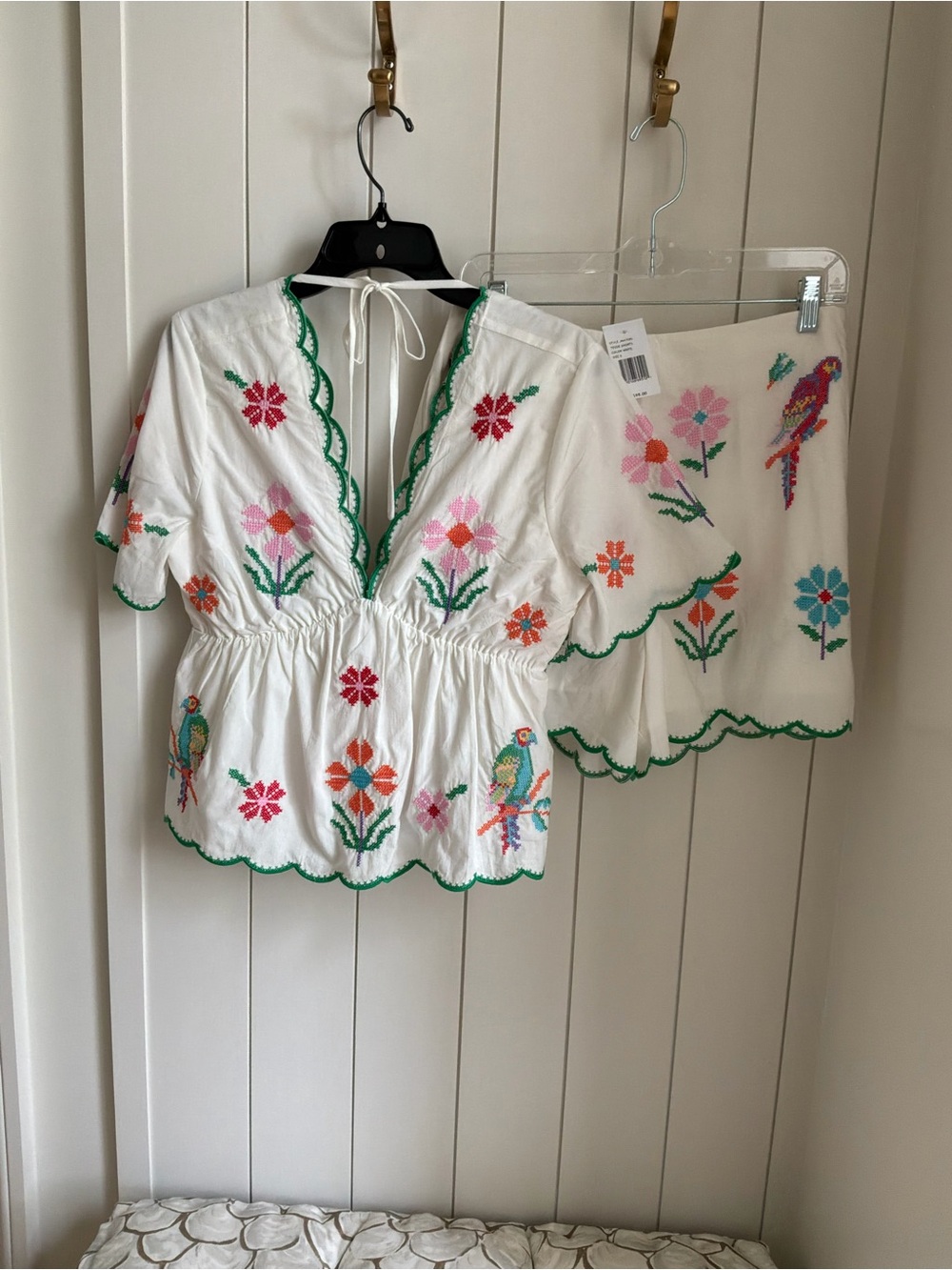 J. Marie NWT Lot Tessie Top & Shorts set w/ Embroidered Parrots & Flowers sz S